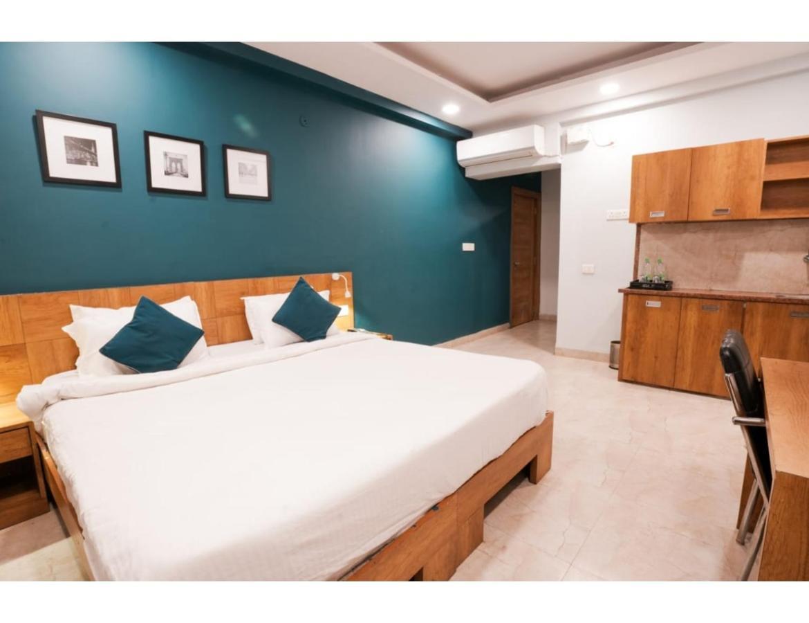 The Sky Earth, Homestay Indore